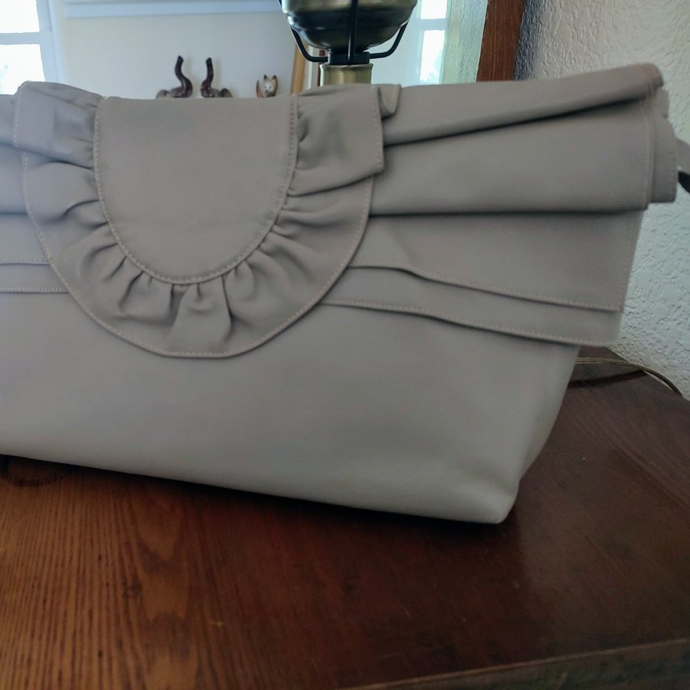 Vintage Susan Gail grey leather clutch with strap options. Excellent condition. - Picture 4 of 14